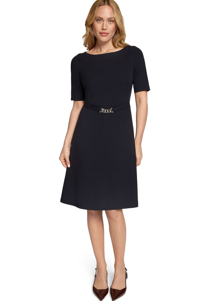 Elegantes Kurzarmkleid mit Gürtel