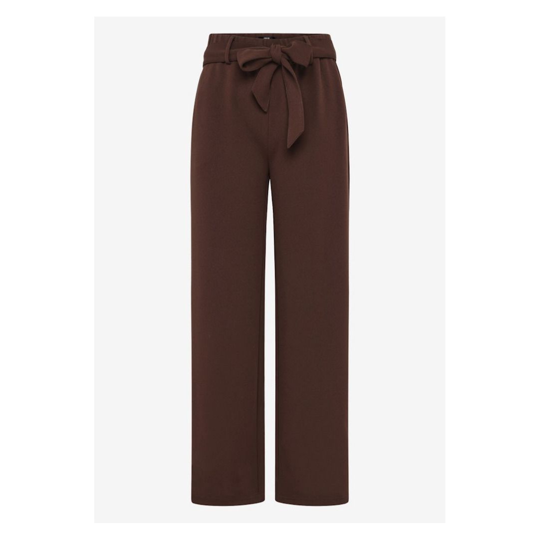 Weite Hose mit Bindegürtel