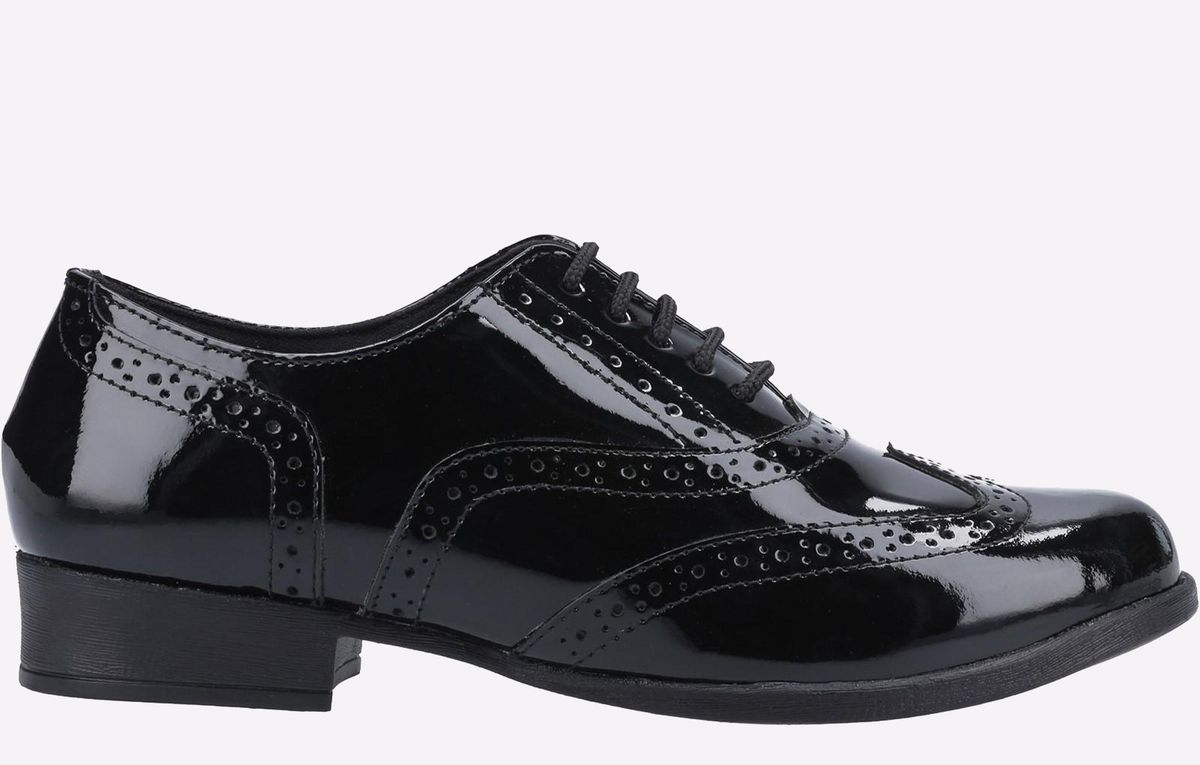 Klassische Flügelkappen-Brogues aus Lackleder