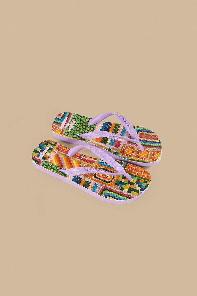 Flip-Flops mit gemischtem Häkelprint