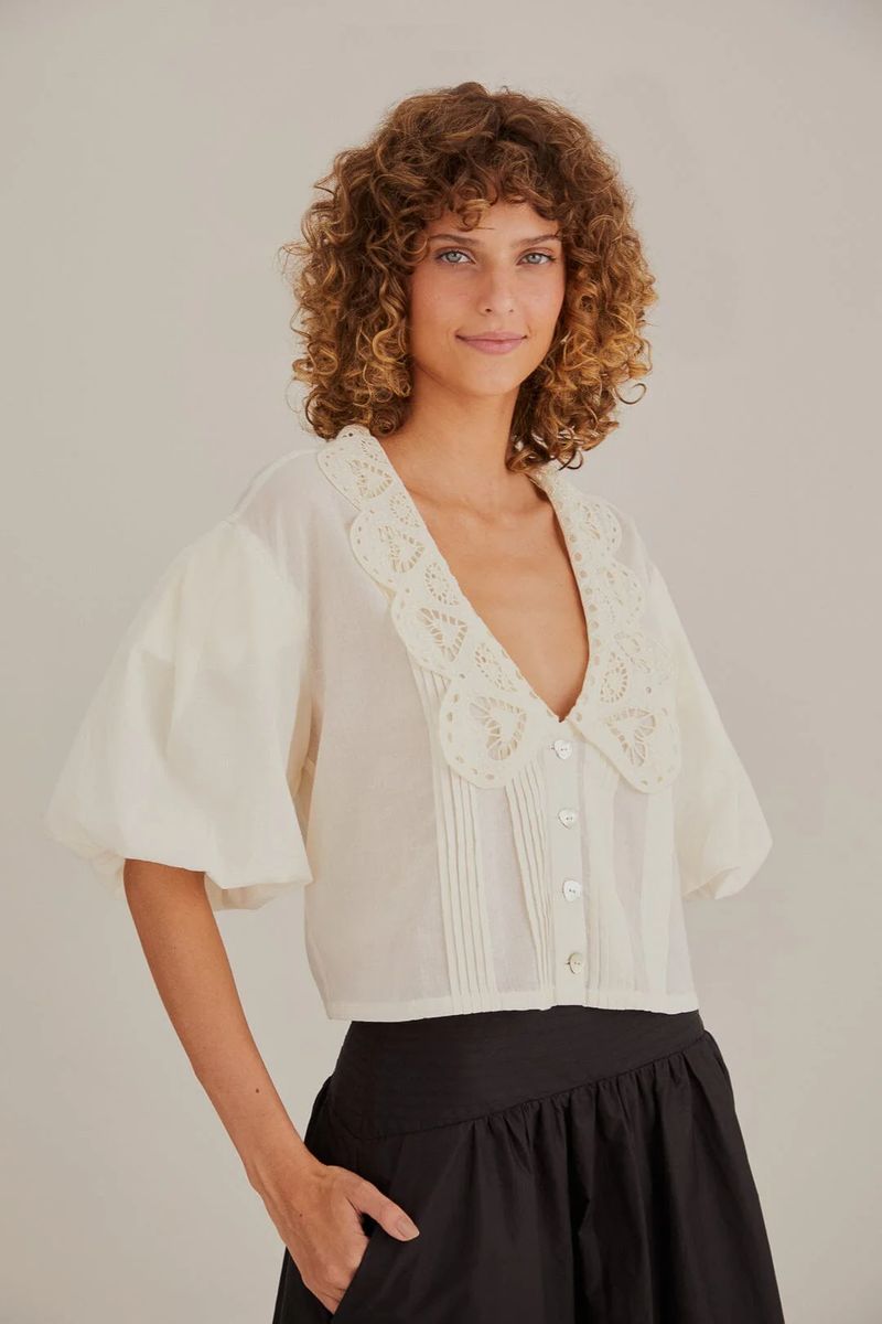 Bluse mit Richelieu-Spitzenkragen und Puffärmeln