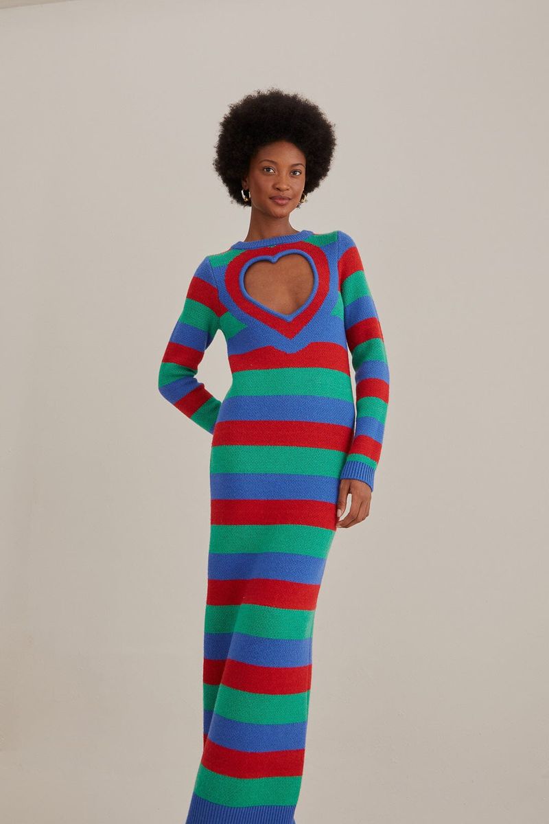 Gestreiftes Strick-Maxikleid mit Herz-Ausschnitt