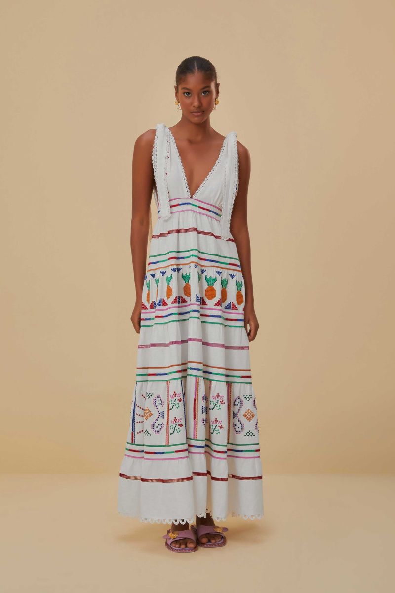 Besticktes gestuftes Maxikleid mit Bindedetails