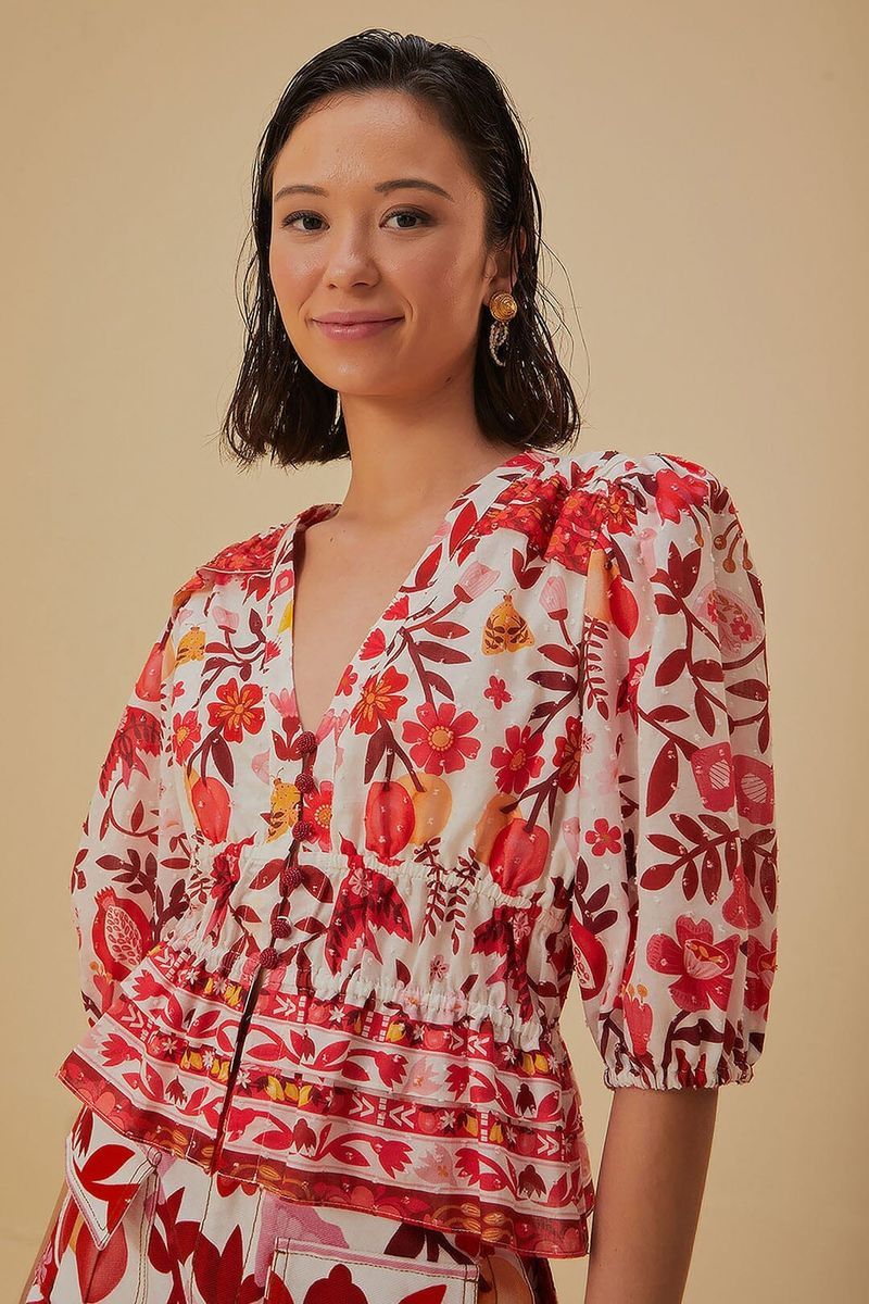 Blumige Bluse mit gesmokter Taille