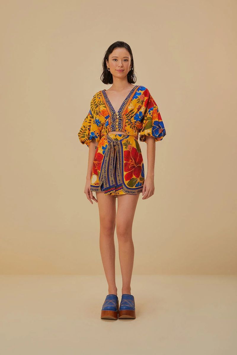 Leuchtende Shorts mit botanischem Print