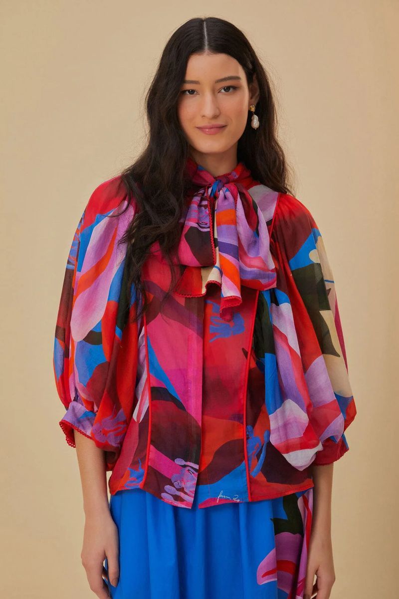 Bluse mit Aquarell-Blumenmuster und Schluppe