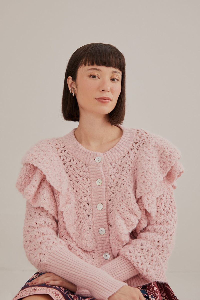 Strickjacke mit Rüschen und Blumenmuster