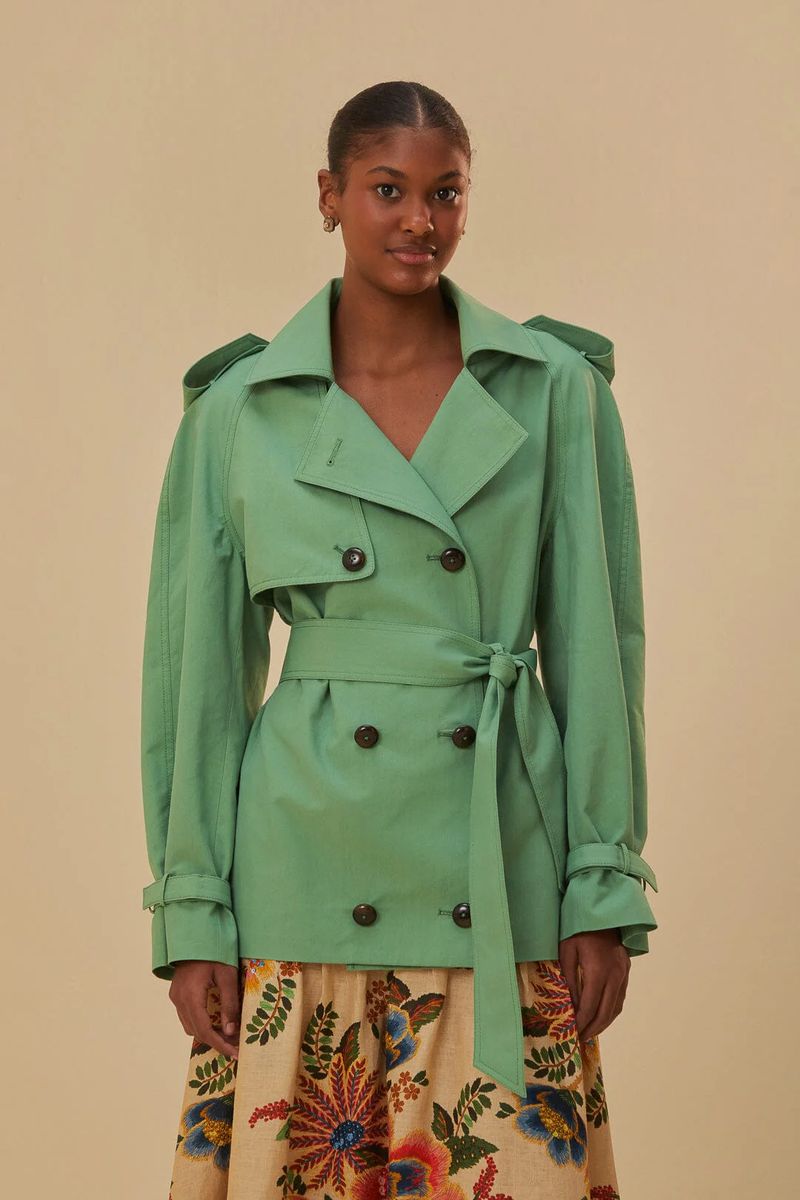 Kurzer zweireihiger Trenchcoat mit Gürtel