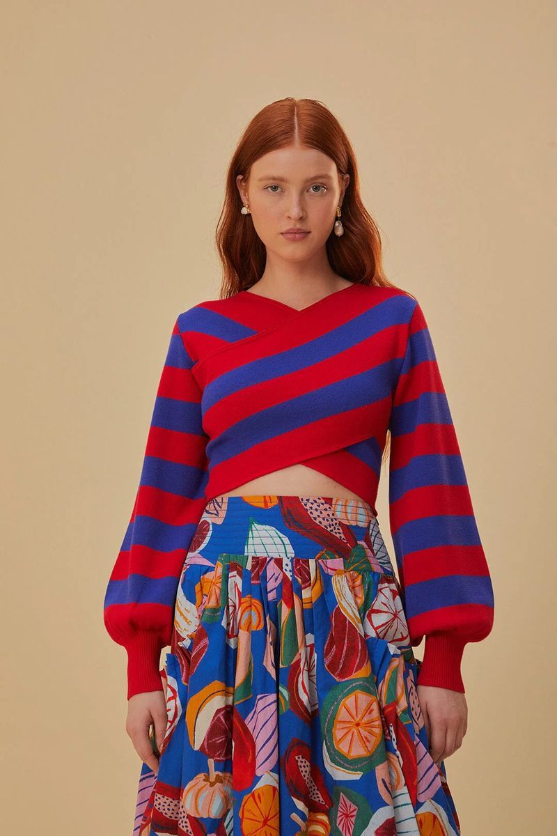 Gestreifter Strickpullover im Wickel-Design