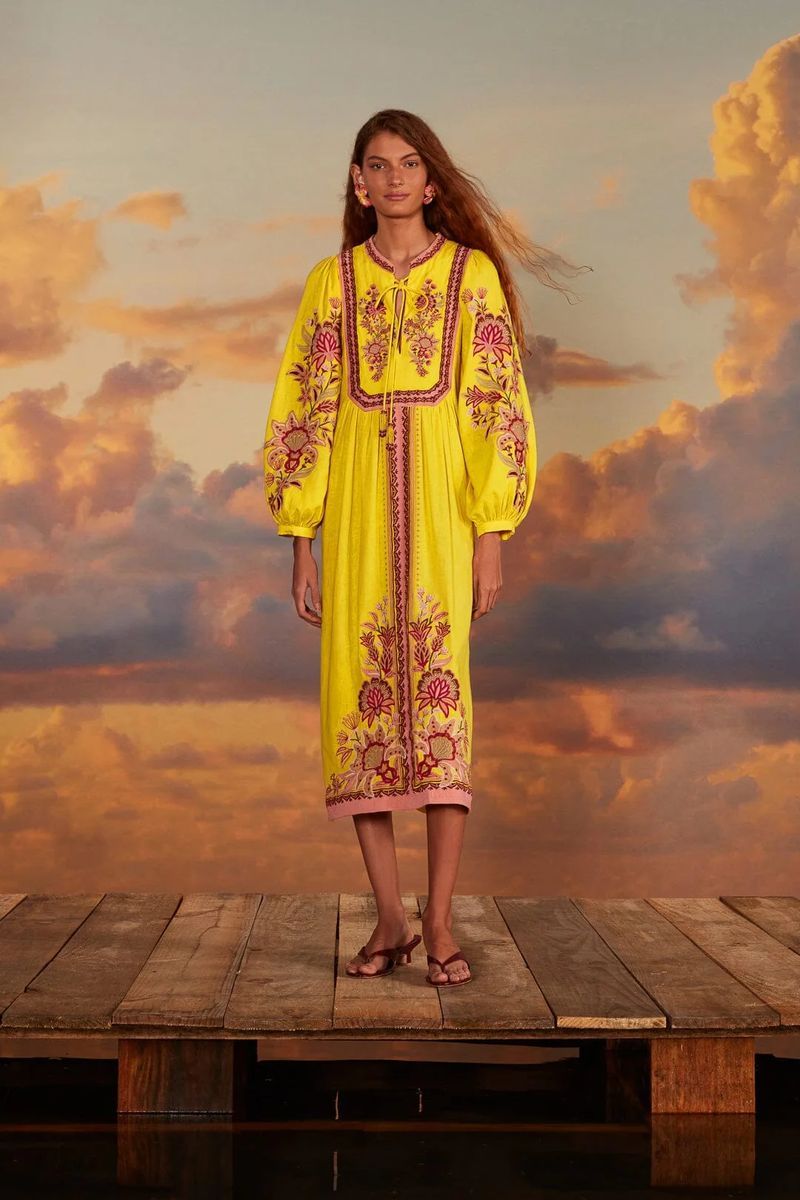Besticktes Midi-Kleid mit Gartenmotiv