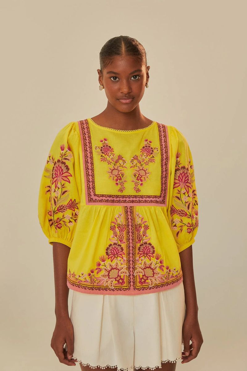 Bestickte Bluse mit Gartenmuster