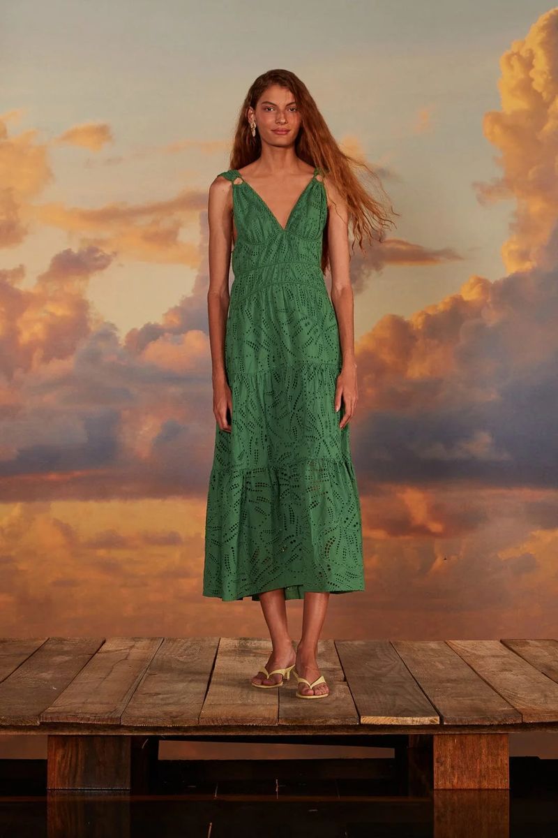 Maxikleid mit Monstera-Lochstickerei