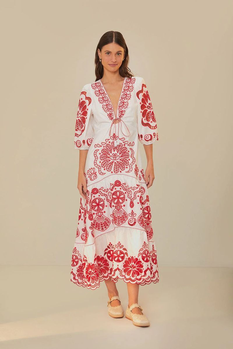Besticktes Leinen-Maxikleid mit V-Ausschnitt