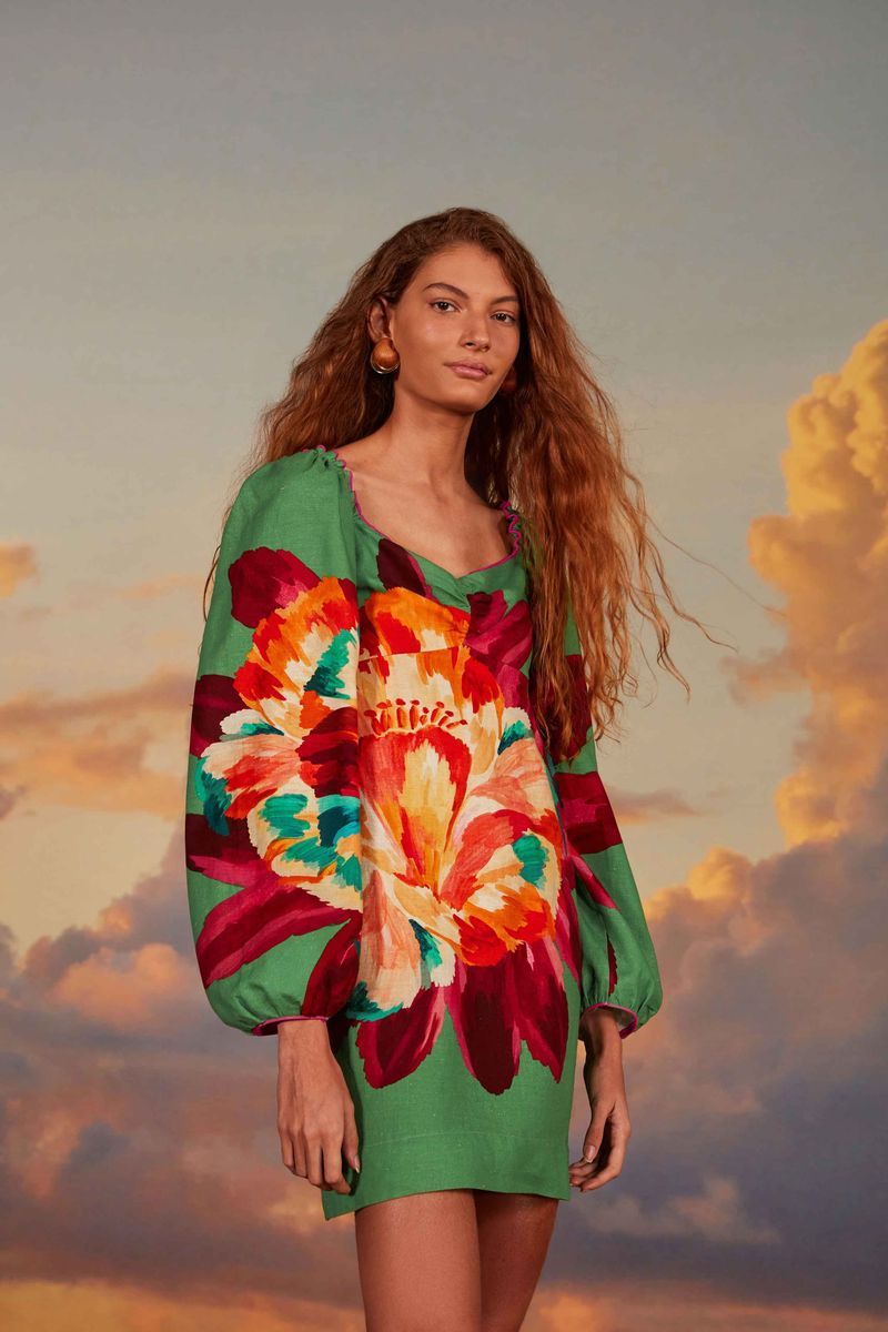 Kurzes Blumenkleid mit Ballonärmeln
