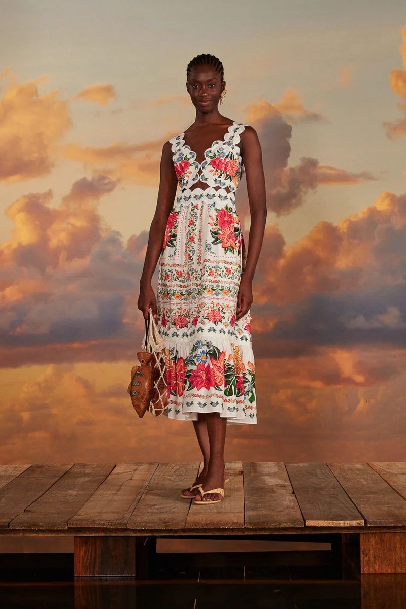 Maxikleid mit Blumenprint und Wellensaum