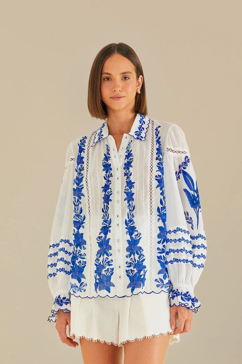 Bestickte Leinenbluse mit Rüschen