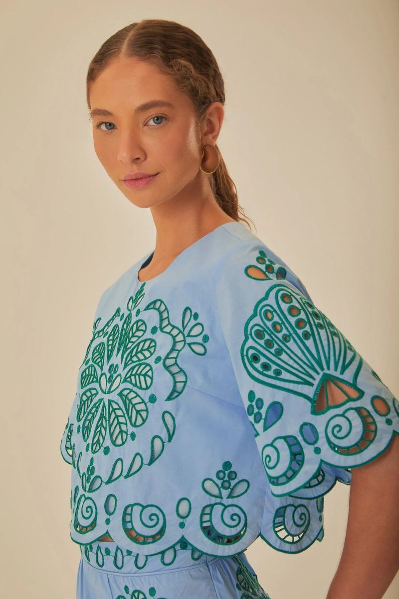 Bestickte Bluse mit Richelieu-Grafik
