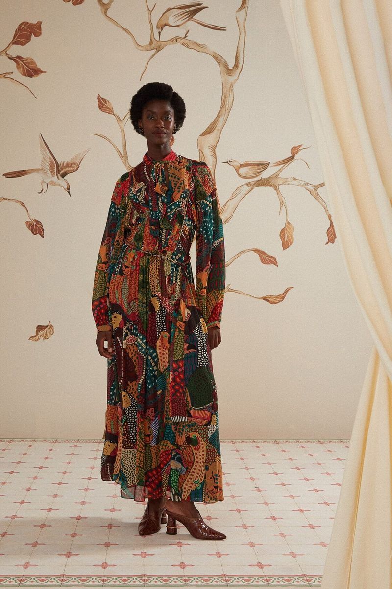 Maxikleid mit Botanik- und Tiermotiv