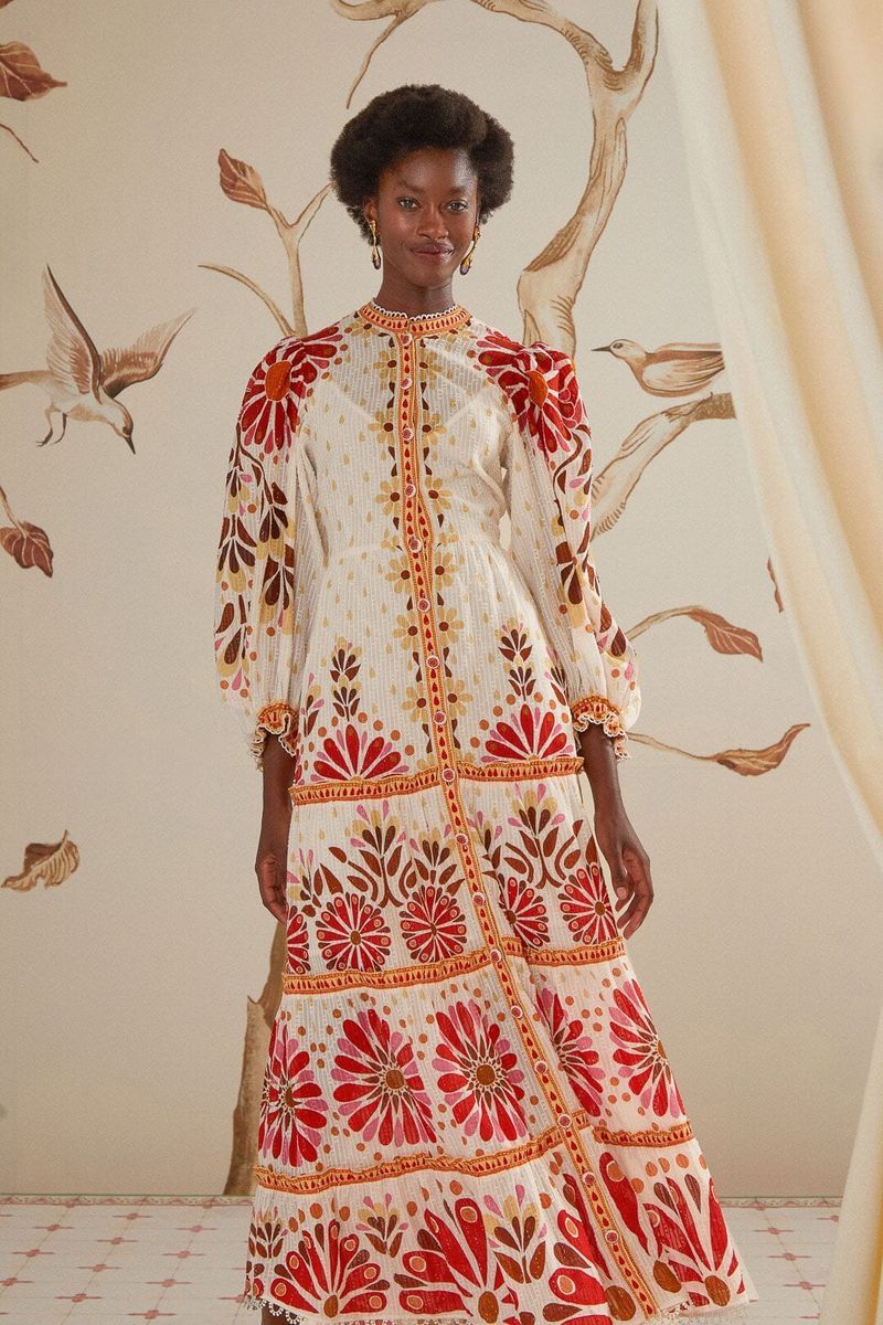Gestuftes Florales Kleid mit Stehkragen
