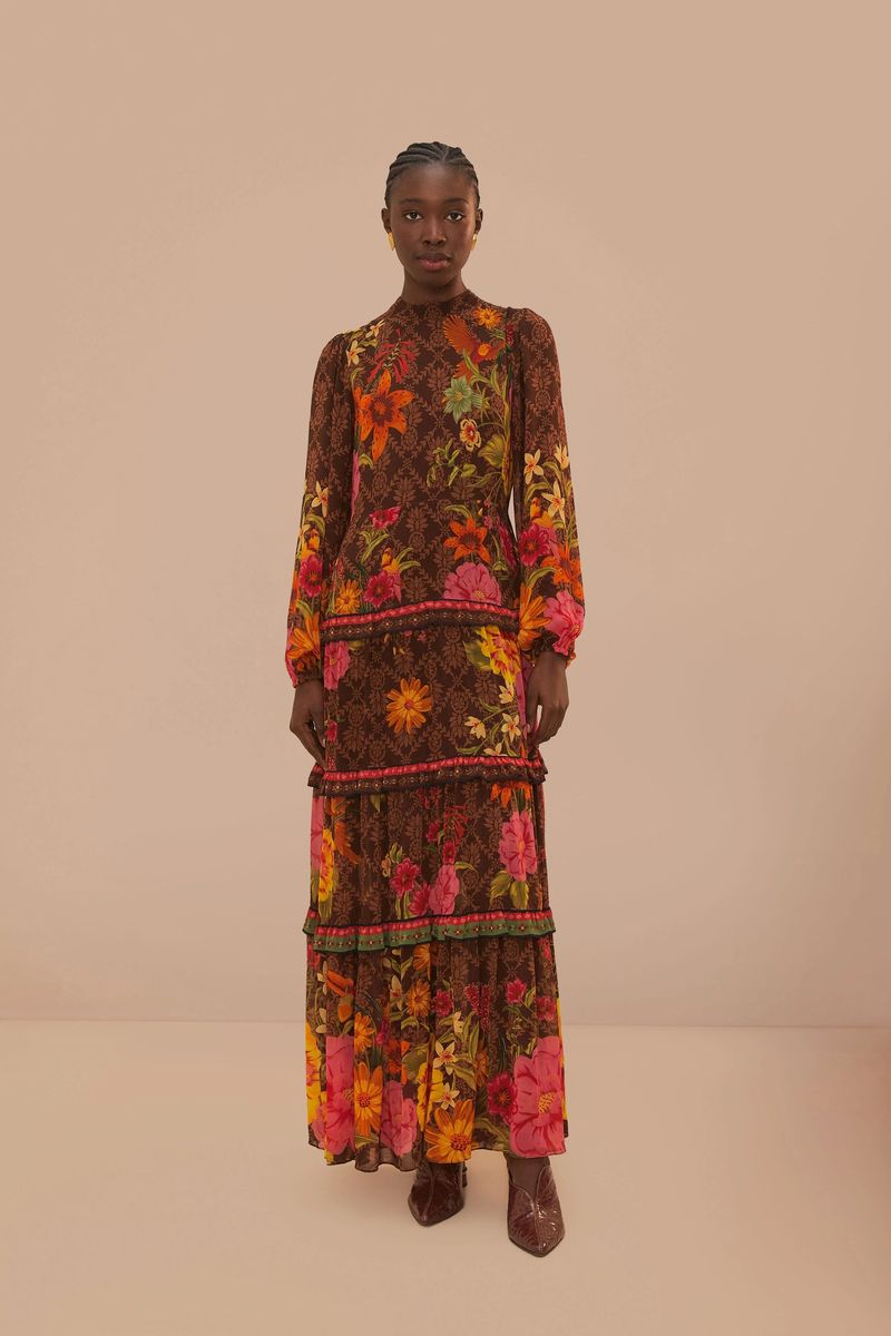Fließendes gestuftes Maxi-Blumenkleid