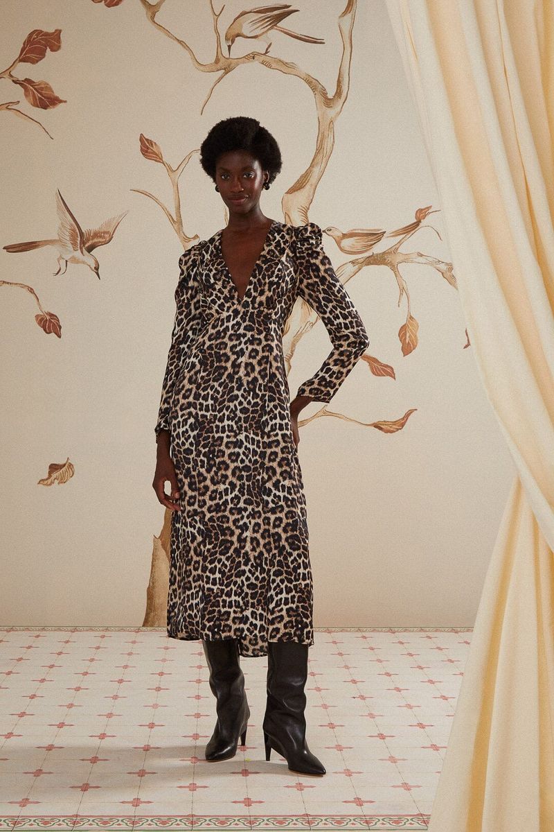 Midikleid mit Leopardenmuster und V-Ausschnitt