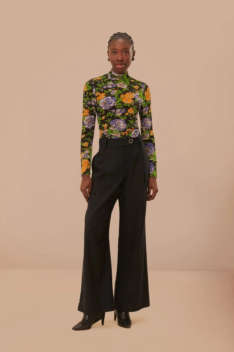Enganliegende Bluse mit floralem Muster