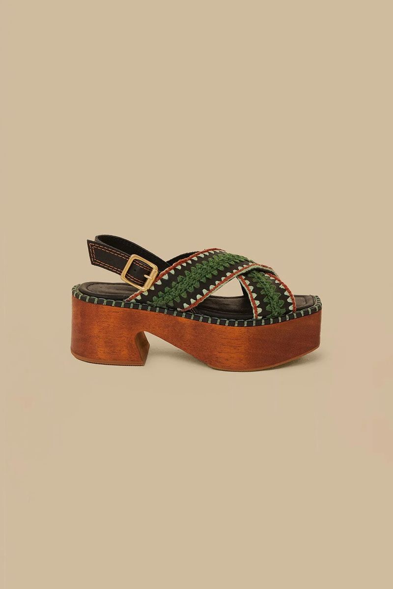 Bestickte Plateau-Clogs mit Kreuzriemen