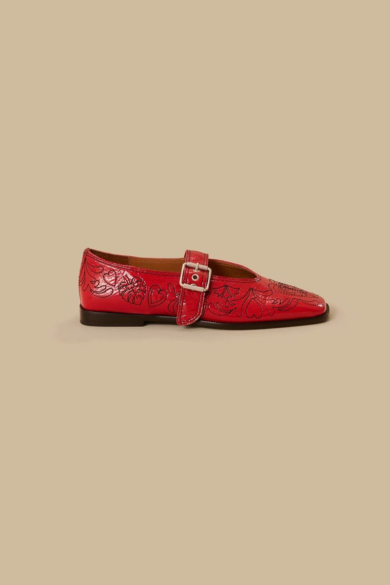Bestickte Mary Janes mit Blumenmuster