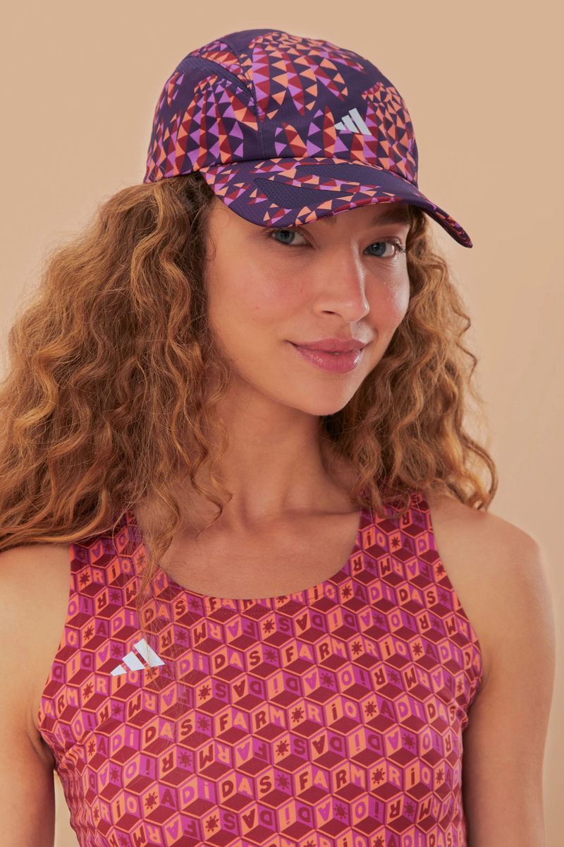 Laufkappe mit lebhaftem geometrischem Muster