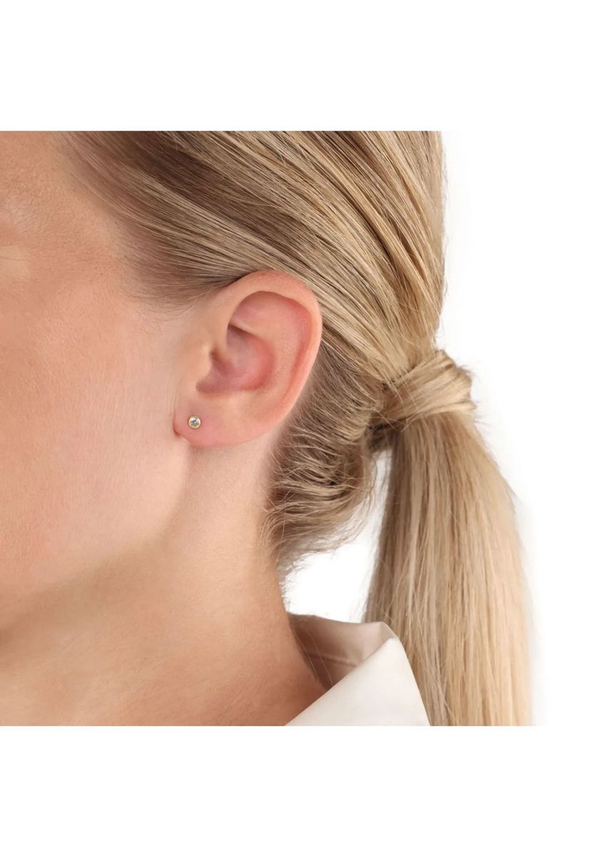 Minimalistische Gold-Ohrstecker mit Zargenfassung