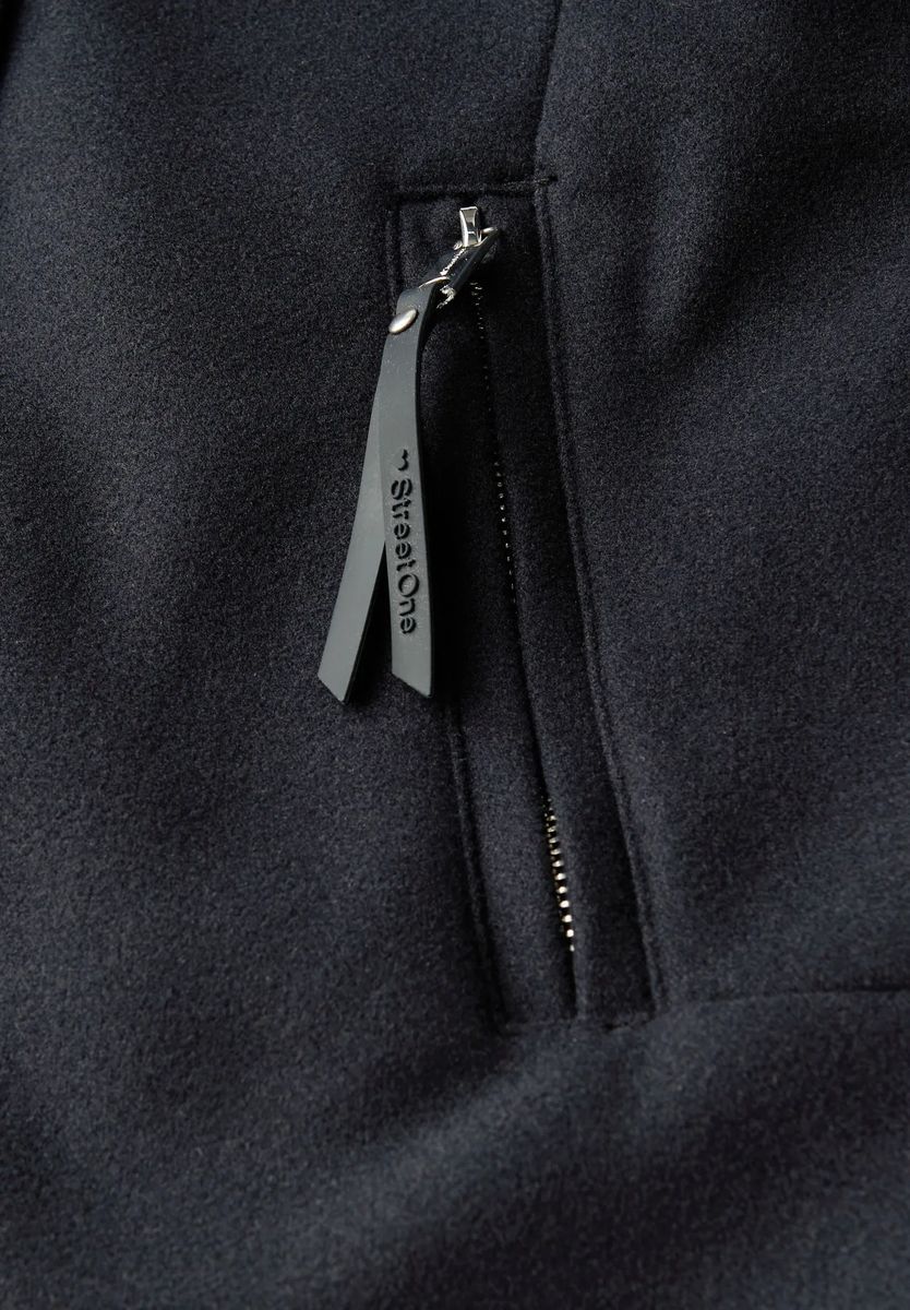 Eleganter Kurzmantel mit Strickkragen