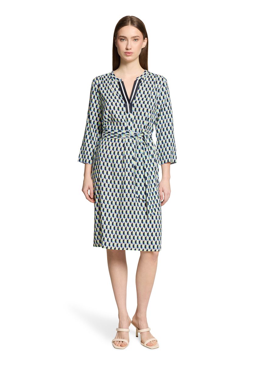 Geometrisches Hemdblusenkleid mit Bindegürtel