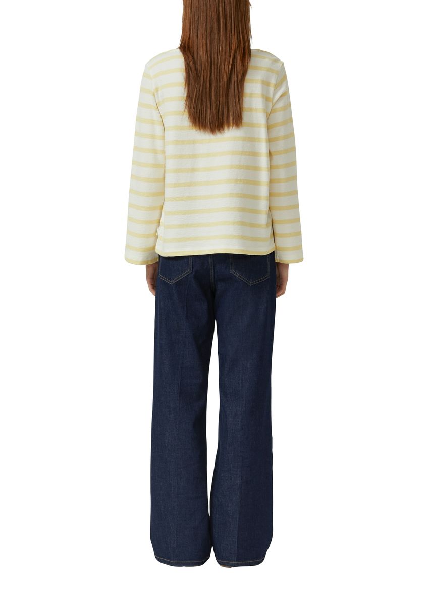 Gestreiftes Sweatshirt mit U-Boot-Ausschnitt