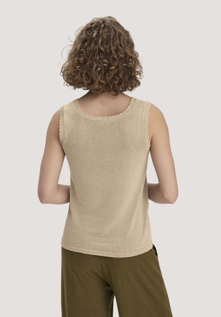 Stricktop mit V-Ausschnitt und Muschelkante