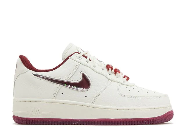 Valentine's Edition Sneaker mit Jewel-Swoosh