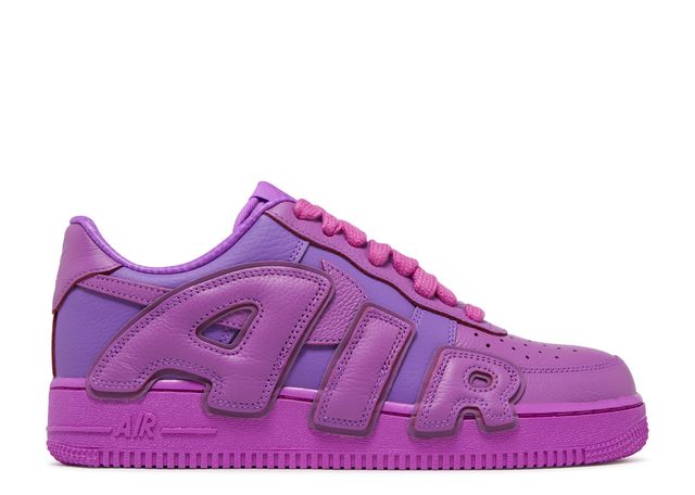 Low-Top Sneaker mit übergroßem Schriftzug