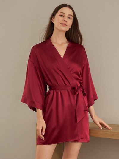 Luxuriöser Mini-Bademantel aus Seidensatin