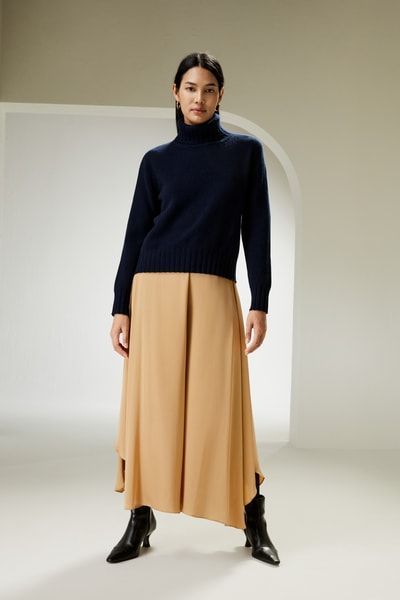 Klassischer navyfarbener Rollkragenpullover mit Rippsaum