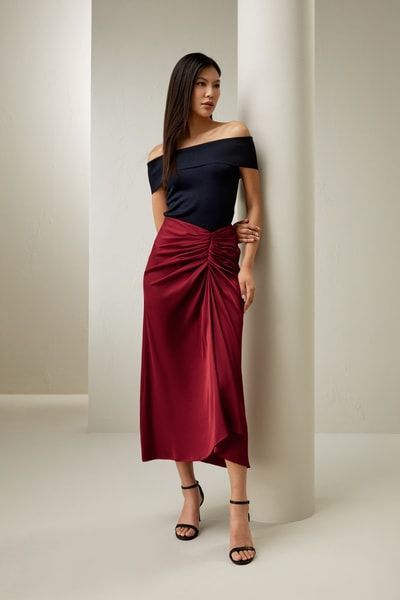 Elegantes schulterfreies Seidentop