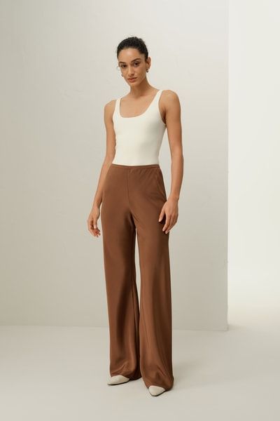 Seidenhose im Schrägschnitt mit geradem Bein