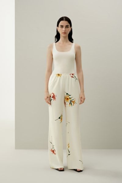 Weite Seidenhose mit Lilien-Print