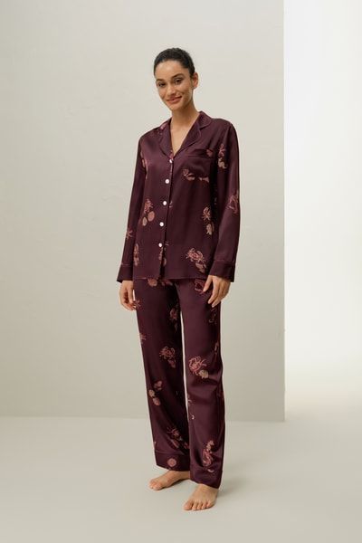 Seidenpyjama-Set mit Sternzeichen-Konstellation