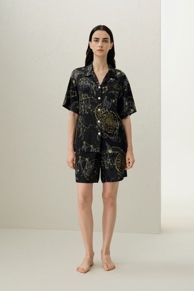 Seiden-Pyjama-Set mit Sternzeichen-Print