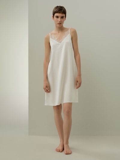Elegantes Seidenunterkleid mit Spitze