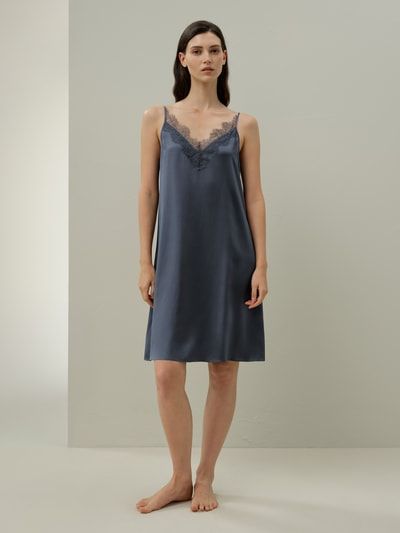 Elegantes Seidenunterkleid mit Spitze