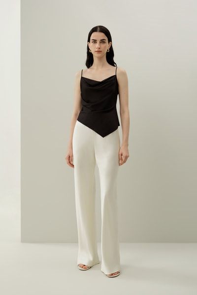 Elegantes Seiden-Camisole mit asymmetrischer Drapierung