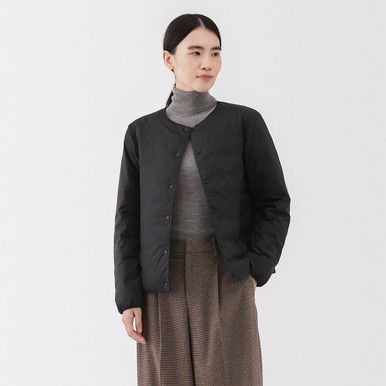 Minimalistische kragenlose Daunenjacke