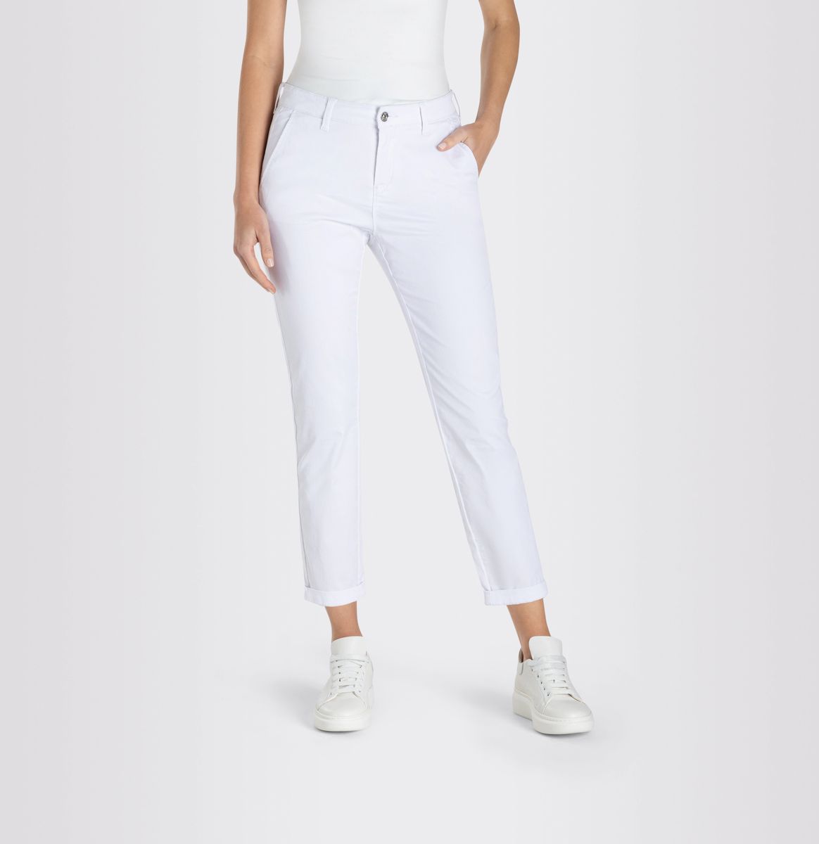 Schmal geschnittene verkürzte Gabardine-Chinos