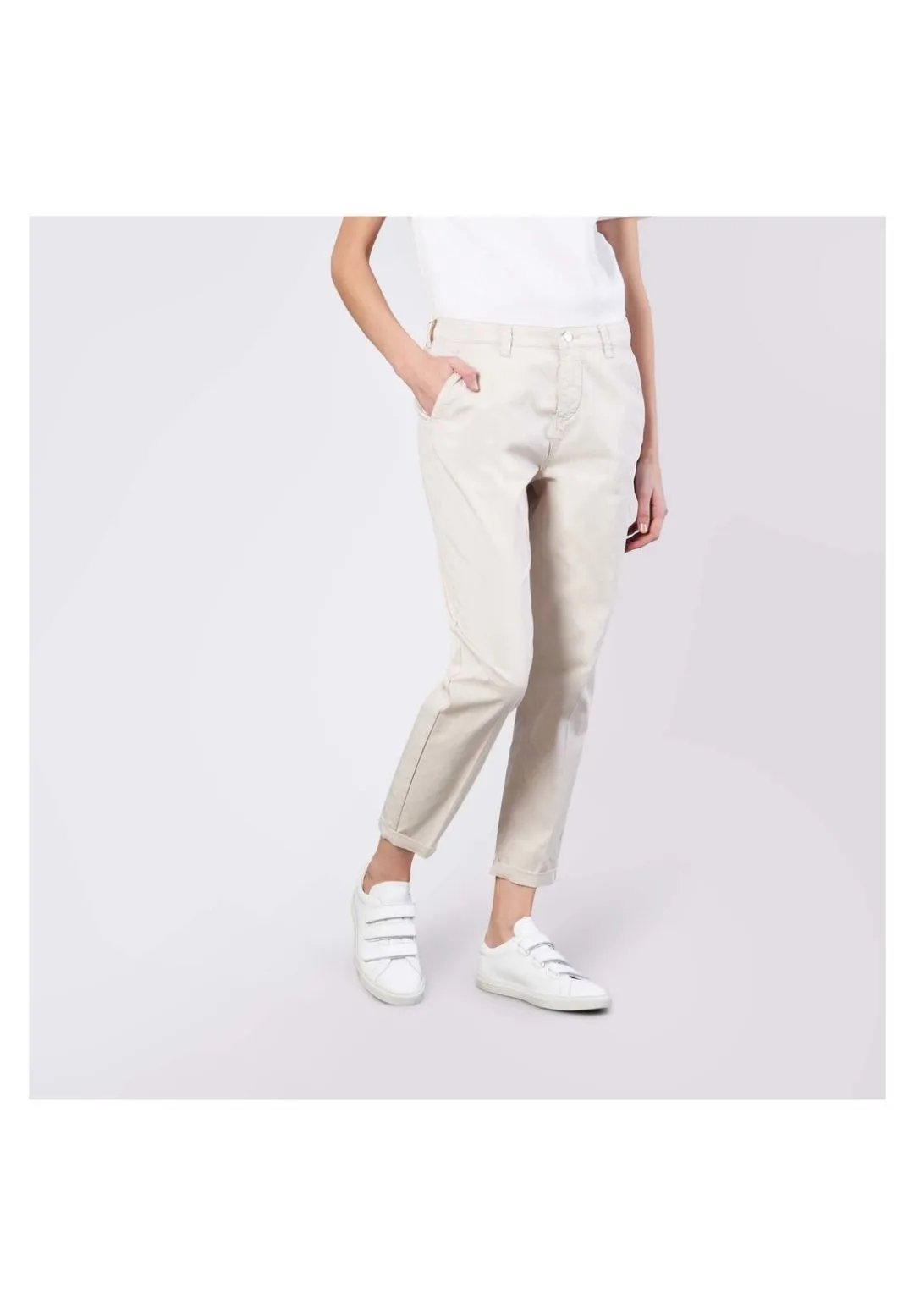 Schmal geschnittene verkürzte Gabardine-Chinos