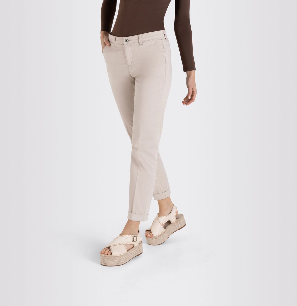 Schmal geschnittene verkürzte Gabardine-Chinos